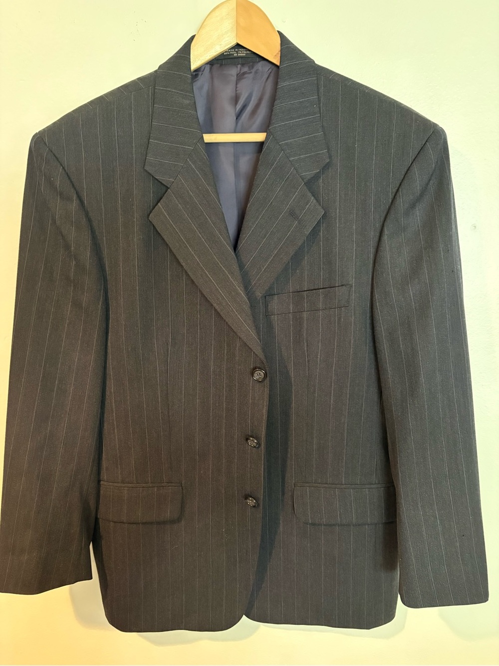 Petrocelli Wool Men's Charcoal Pinstripe Suit, size 40R.